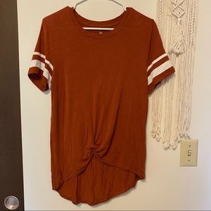 So Brand juniors Sporty Tee, front tie, excellent condition